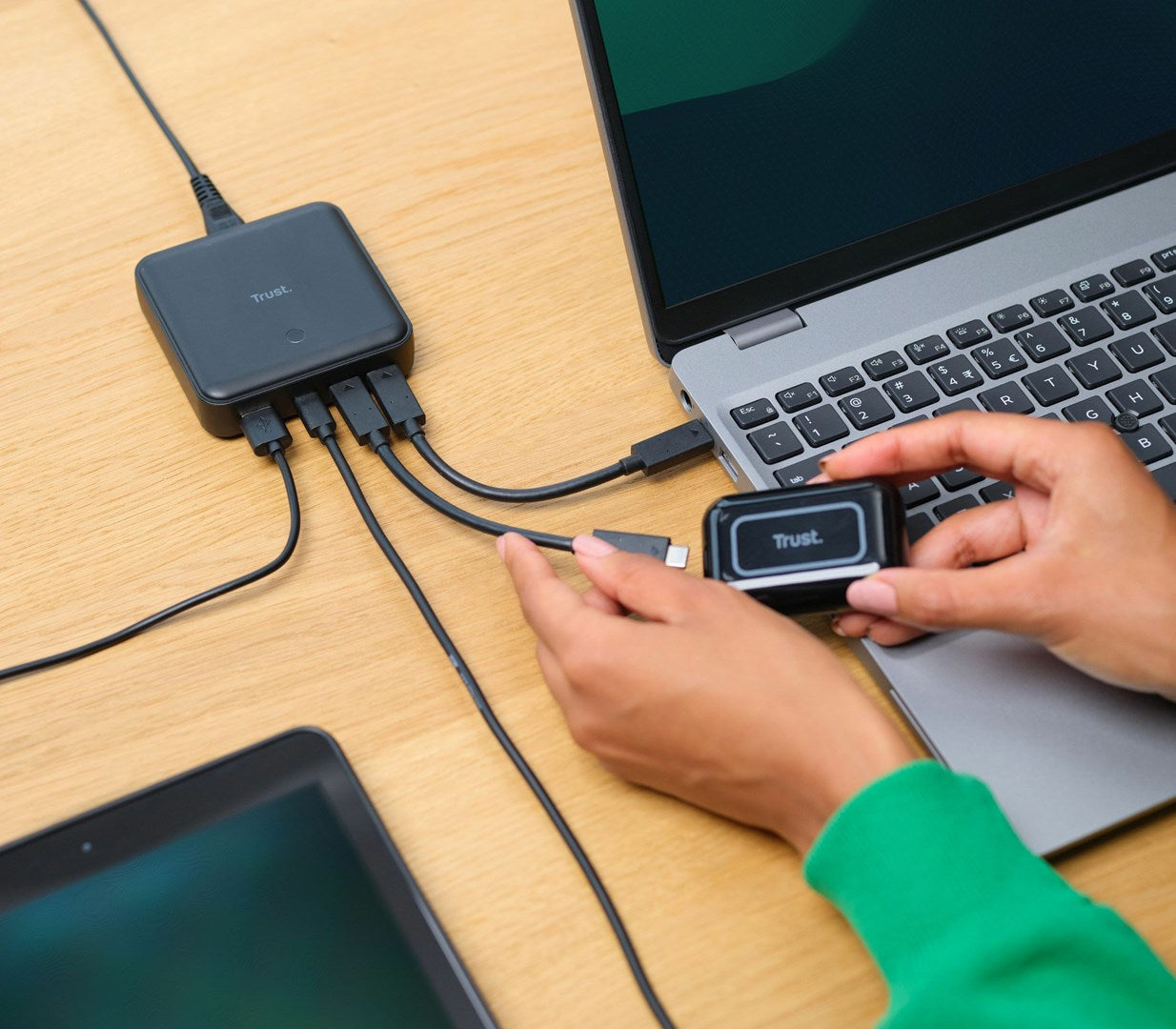 Trust Maxo USB 3-USB-C Fast Charger 100W Black